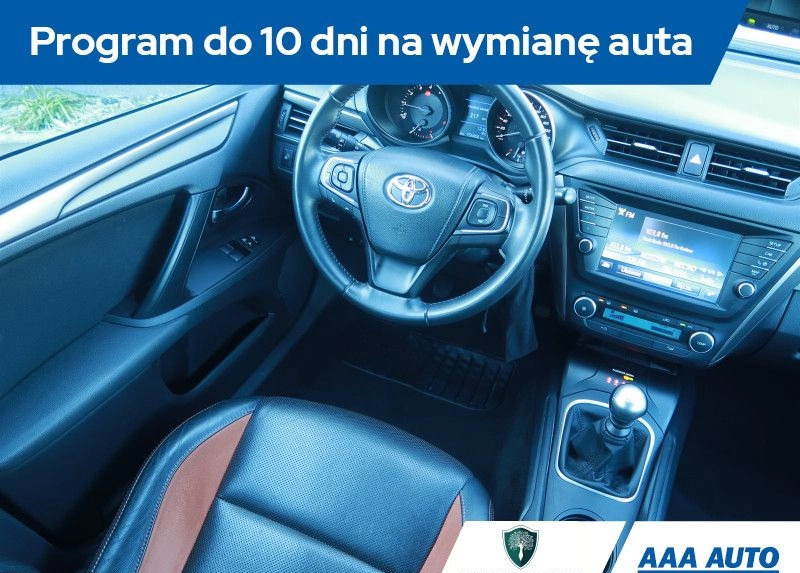 Toyota Avensis cena 53000 przebieg: 156404, rok produkcji 2015 z Staszów małe 191